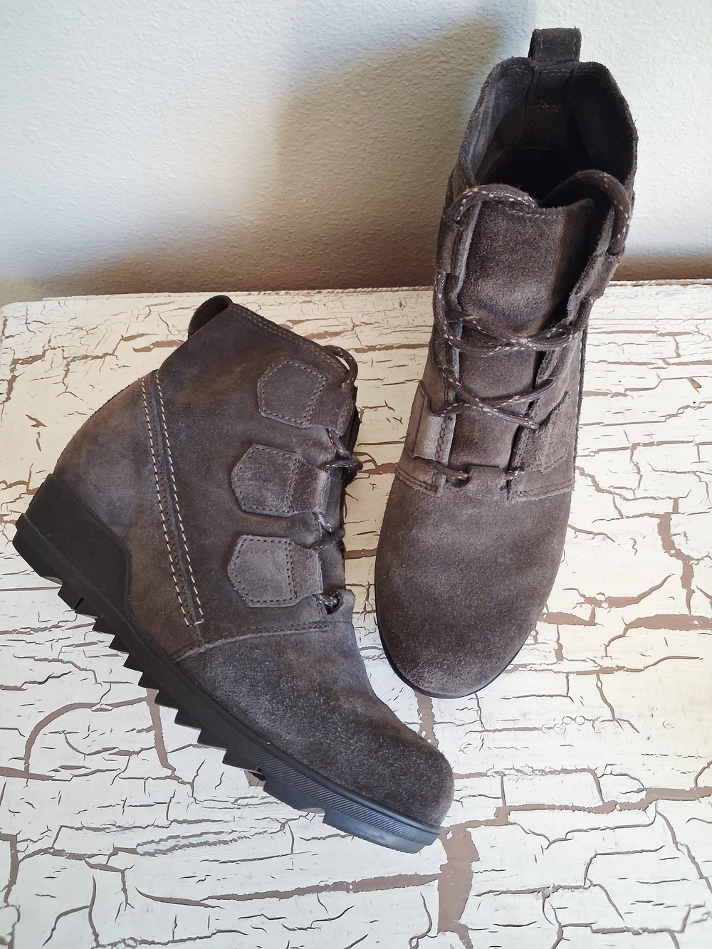 Sorel Women's 8.5 Evie Lace Wedge Ankle Boots featuring Dark Taupe Suede